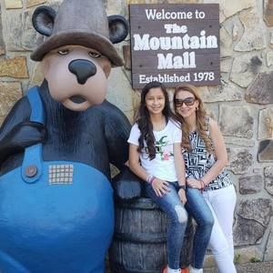 Meet your Posher, Yajaira